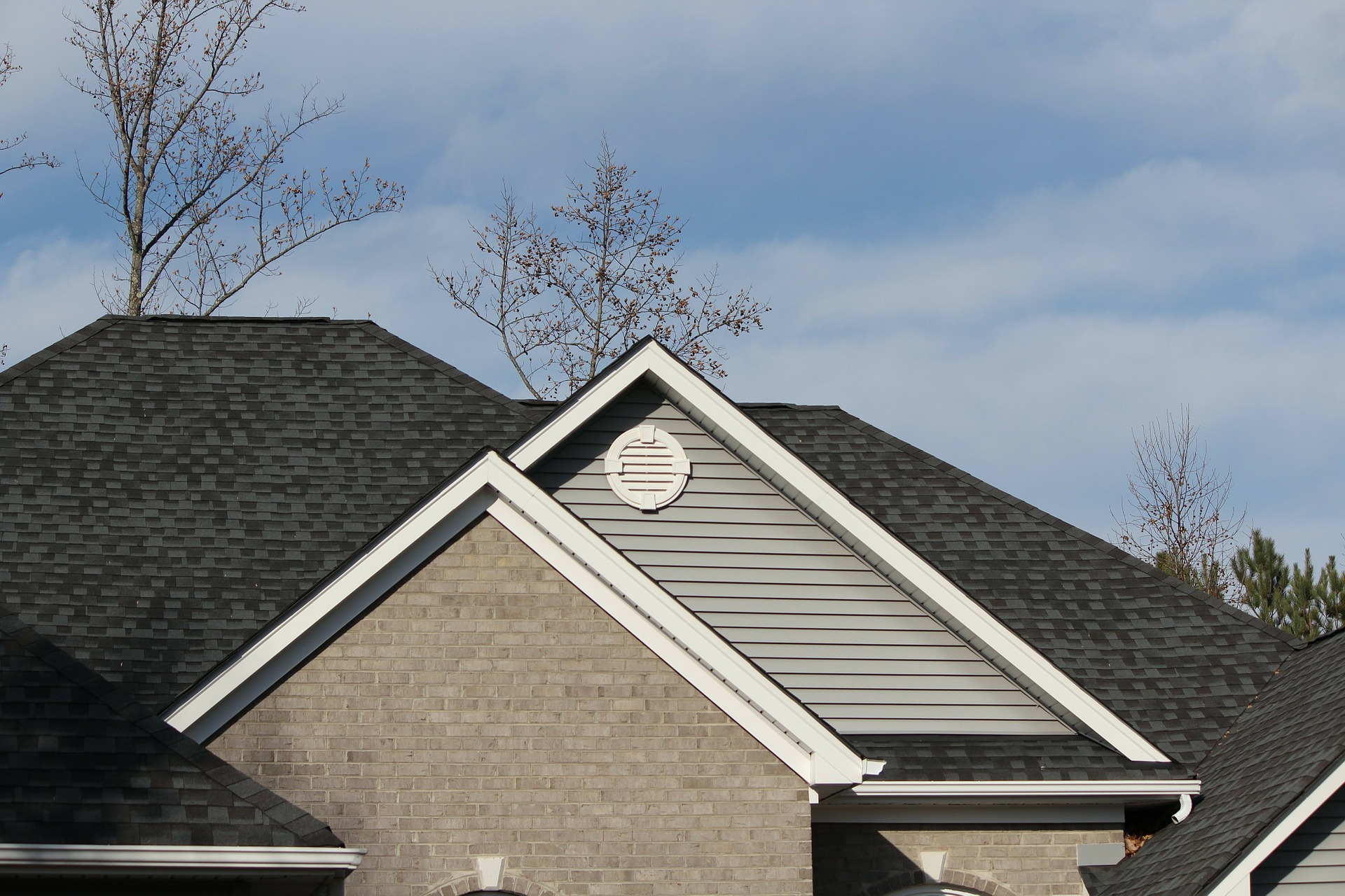 10 Reasons to Hire Professional Home Gutter Cleaners | Raleigh, N.C.